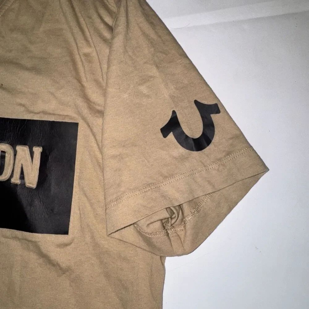 True Religion Brand Jeans Embossed Box Arch SS Tee T-Shirt Beige Mens M